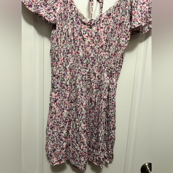 Francesca's Romper Women's Size XS Pink V Neck Ditzy Floral Lace Flutter Sleeve - Picture 2 of 16